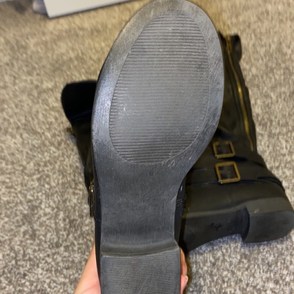 Black knee high boots - Picture 2 of 3